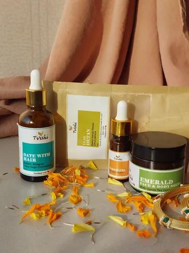 Tvishi Ganga Snanam Kit - Date with Hair Concentrate, Detan Clay Mask, Nakshatra Glow Serum & Emerald Salve